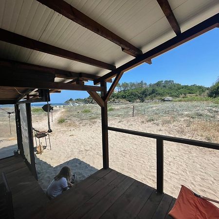 Sea Caravan On The Beach Китен Экстерьер фото