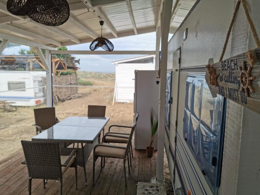 Sea Caravan On The Beach Китен Экстерьер фото