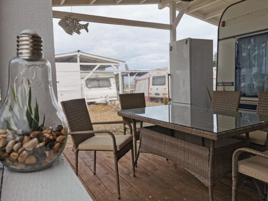 Sea Caravan On The Beach Китен Экстерьер фото