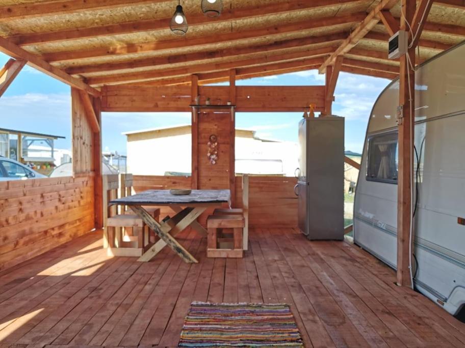 Sea Caravan On The Beach Китен Экстерьер фото