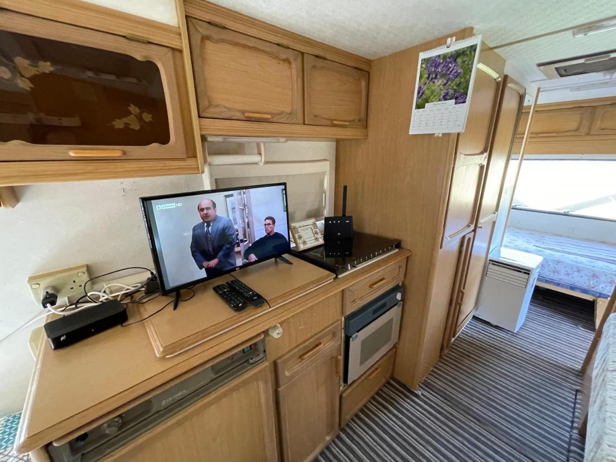 Sea Caravan On The Beach Китен Экстерьер фото