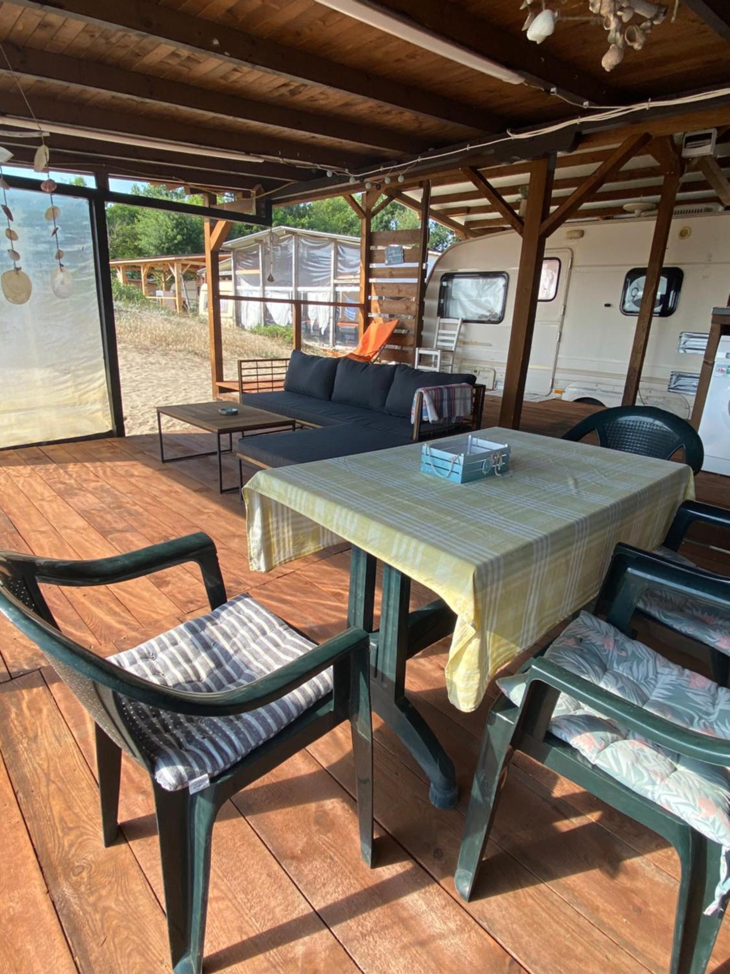 Sea Caravan On The Beach Китен Экстерьер фото