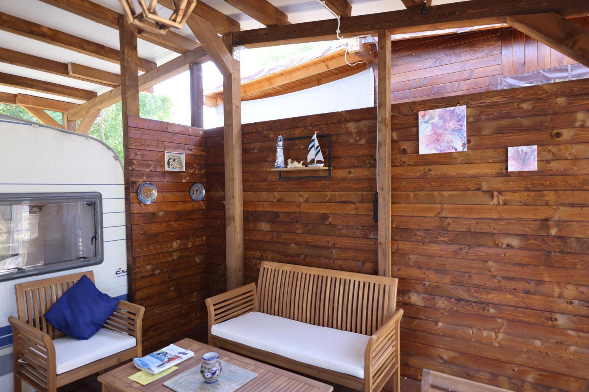Sea Caravan On The Beach Китен Экстерьер фото