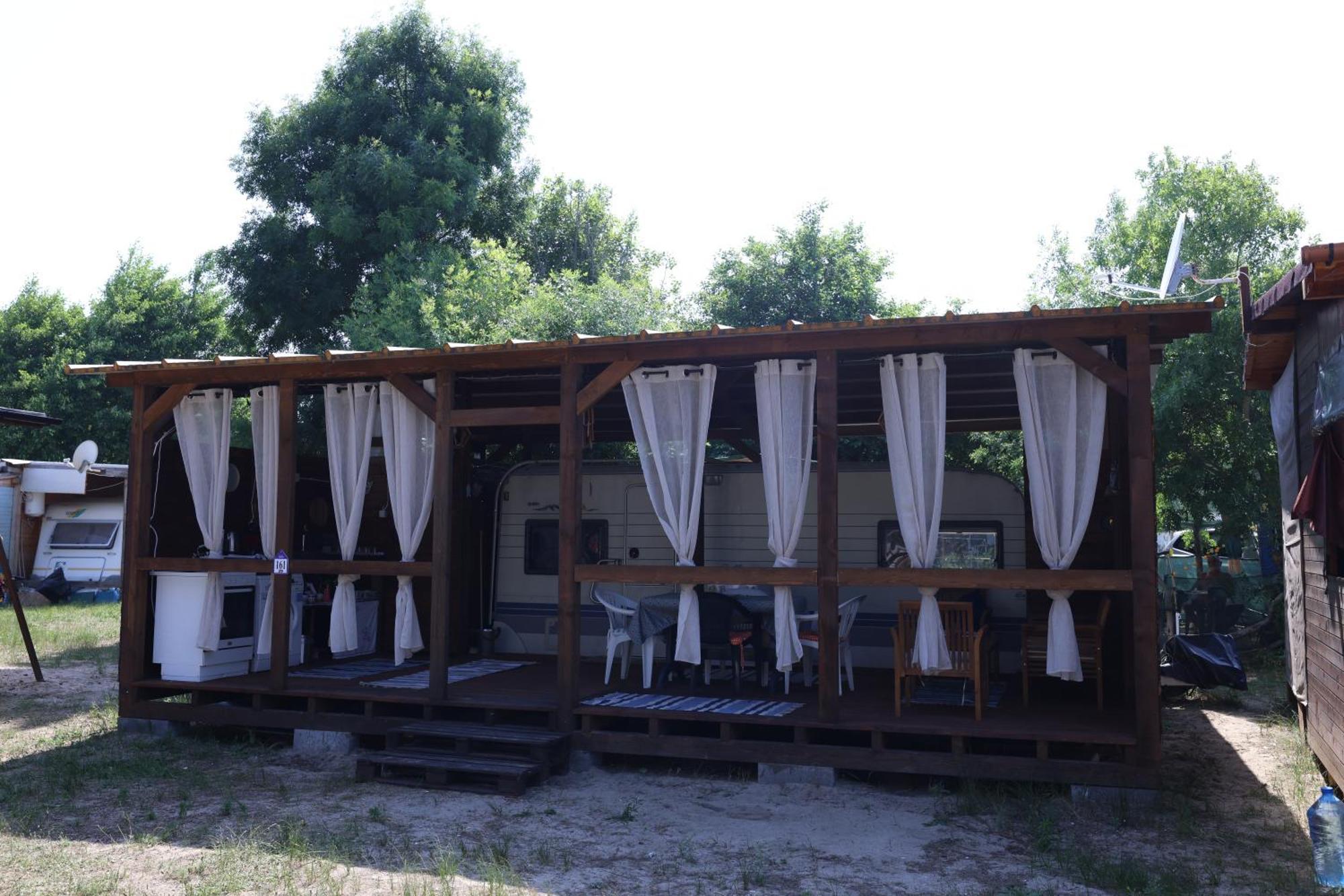 Sea Caravan On The Beach Китен Экстерьер фото