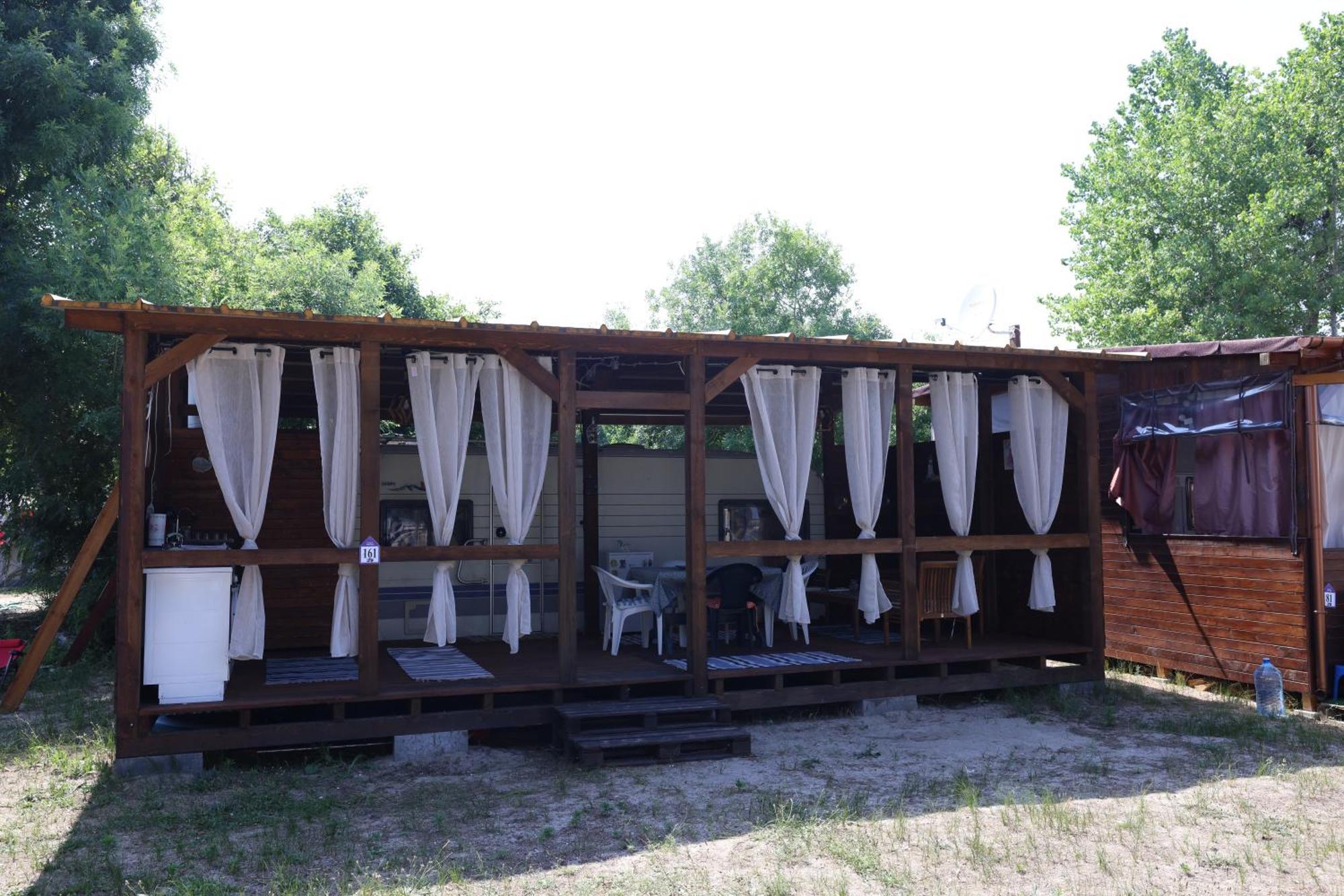 Sea Caravan On The Beach Китен Экстерьер фото