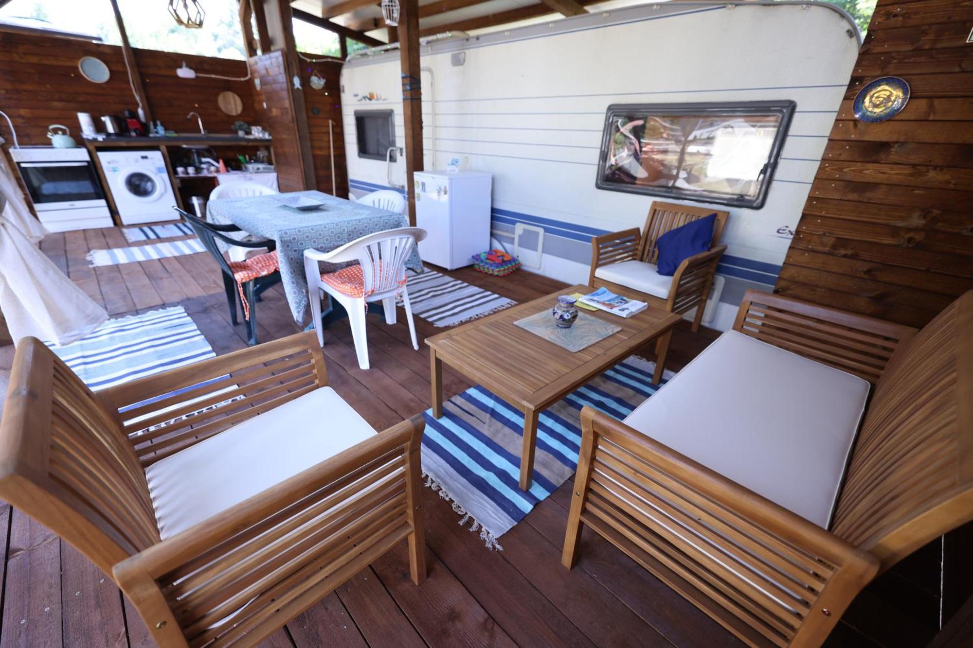 Sea Caravan On The Beach Китен Экстерьер фото
