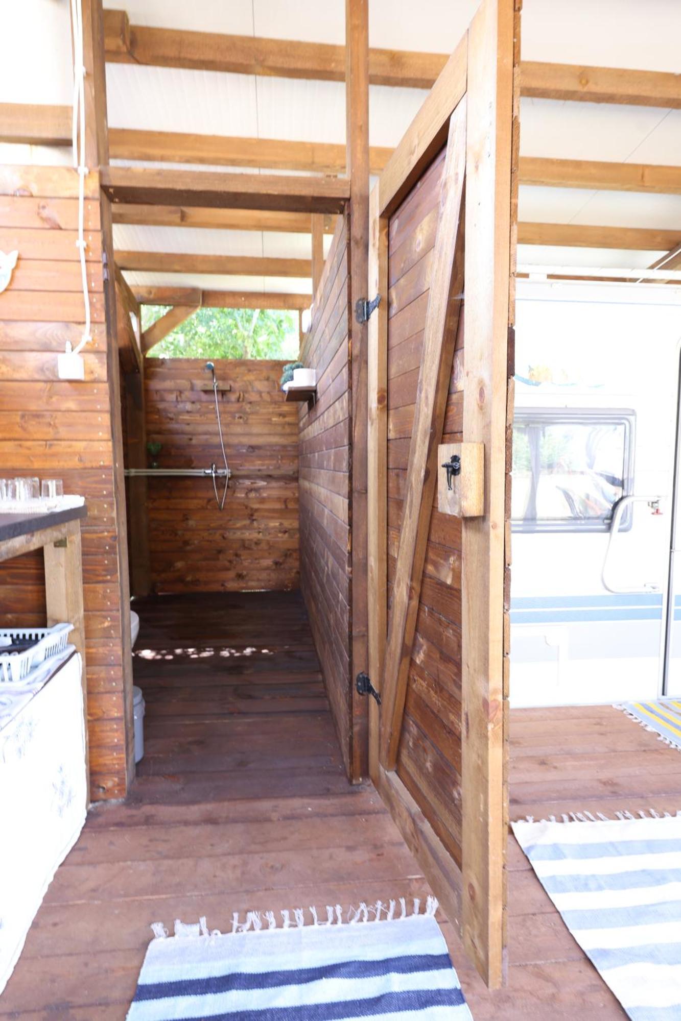 Sea Caravan On The Beach Китен Экстерьер фото
