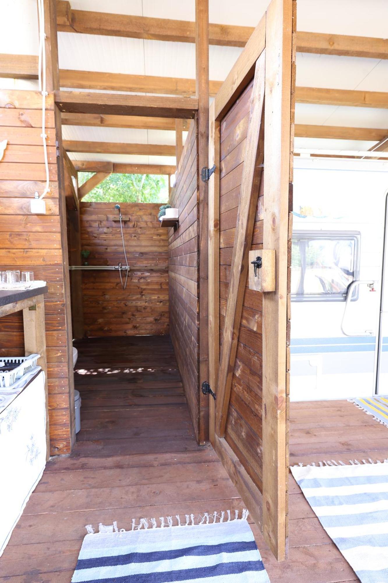 Sea Caravan On The Beach Китен Экстерьер фото