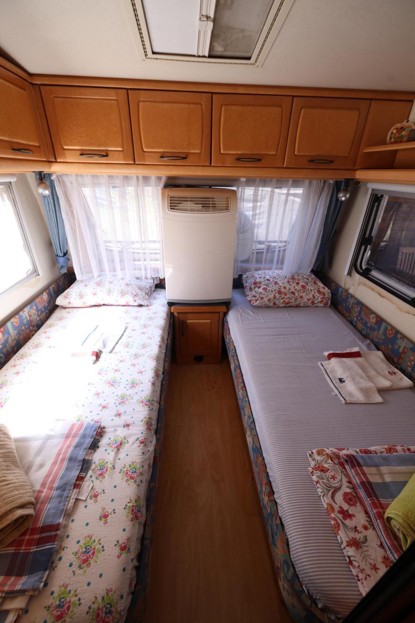 Sea Caravan On The Beach Китен Экстерьер фото