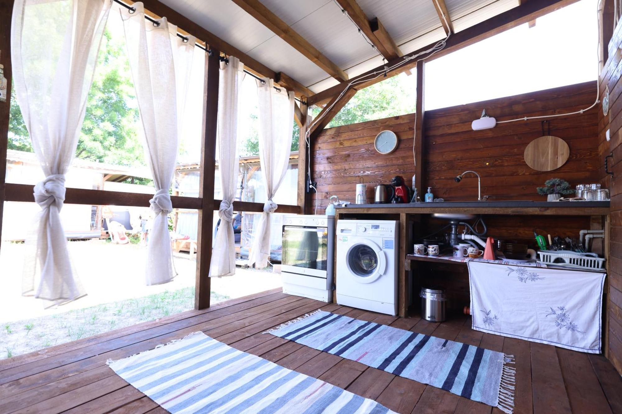 Sea Caravan On The Beach Китен Экстерьер фото