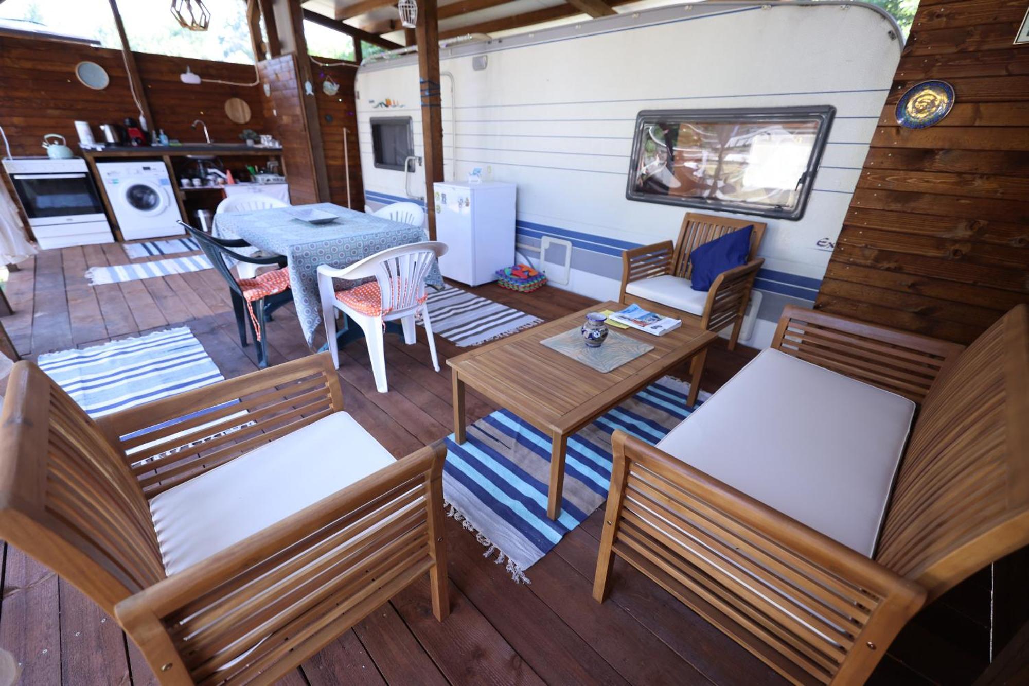 Sea Caravan On The Beach Китен Экстерьер фото